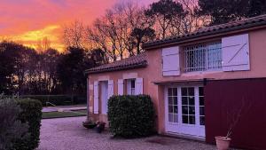 Maisons de vacances Gites ecolabellises du Domaine de Ludeye - au calme dans le Medoc : photos des chambres