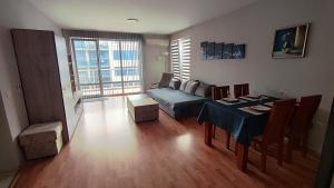 Beatris Modern Comfort