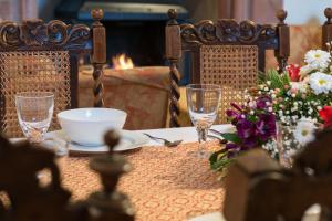 Historic 6-Bedrooms Castle Retreat