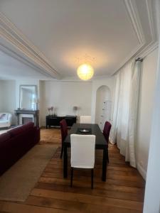 rue Cambacérès 75008