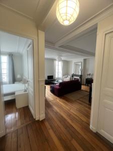 rue Cambacérès 75008