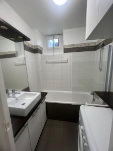 rue Cambacérès 75008