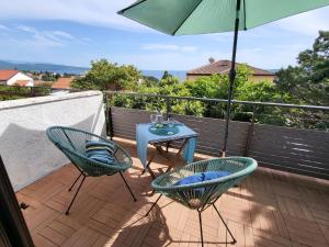 Apartment with terrace overlooking the see