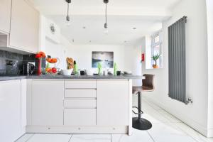 The Wishing Well- Lovely Spacious Home In BS4 Sleeps 8 By STAE- Homes