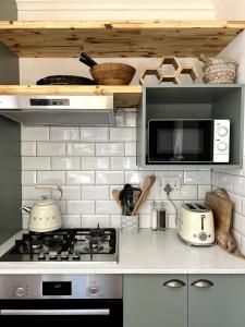 Family Friendly Cottage - Pool, Beautiful Garden & Incredible Views