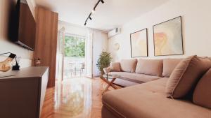 Central Cozy Apartment at Gastro District