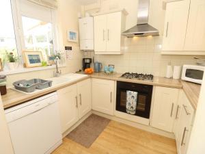 32 Cranleigh Close