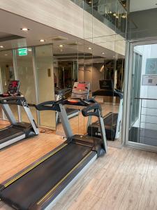 Welcome to warm room here have gym saona Netflix