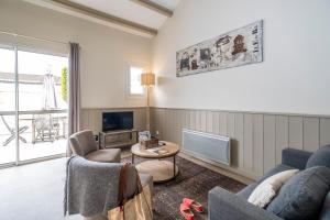 Les Minutias Village