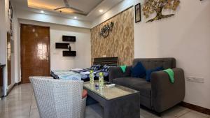 Zoom The Luxury Studio