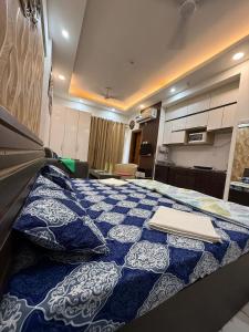 Zoom The Luxury Studio