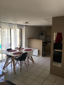 LE PRESSOIR GITE 4-6pers, piscine, billiard et baby-foot