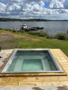 Cabin 20 m from the water on Ekerö