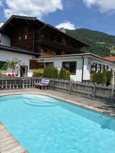 Apartments Chalet Sonnentanz - 4hvězdičkové hotely ve městě Piesendorf