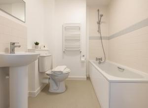 Canal-Side Apartment in Islington