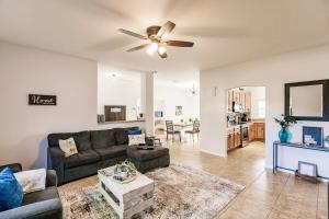 Luxurious 4 Bedroom Canal-Front Home, Pet Friendly