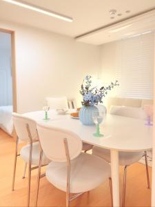 Yeon STay#신축#엘리베이터#무료주차#2룸3베드5인#천호역도보2분#KSPO5분#롯데월드&롯데타워#아산병원