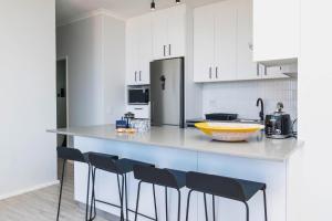 Stylish Urban Retreat with Stunning City Views