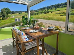 Apartment Hügelruhe Mandach - 100 m2 - 3 Schlafzimmer - Ferien - Business