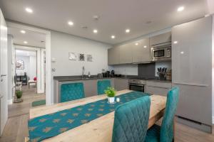 Ultra Luxury Riverside Condo Central London Notting Hill with LIFT & Juliet balcony