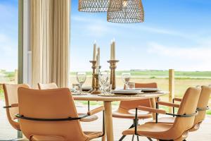 Uniquely located wooden cottage by the sea - SJ1