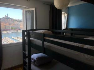 Auberges de jeunesse Auberge du Vieux-Port : Lit dans Dortoir Mixte de 6 Lits