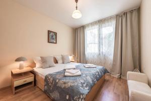 Aristocratic to the Sea Garden