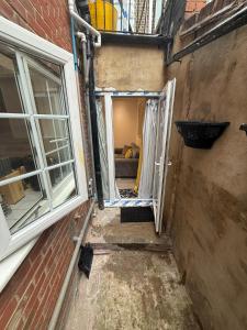 Ground-Floor Entire Apartment 1-Bedroom 1-Living Room & Private Garden