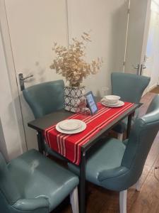 5 Bedroom Contractors Accommodation in Dartford Kent - Spacious Holiday Home - Close To Dartford Crossing - Close To City Centre