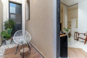 شقة مؤثثة بتصميم أنيق