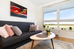 Modern Apartment with Parking and Balcony in Gdynia by Noclegi Renters
