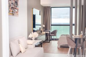 Oceanview Mood by Aesthaven