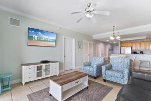 Crystal Shores West 202