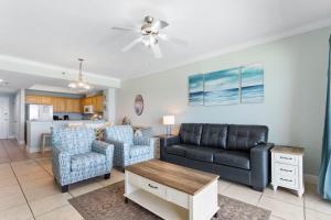 Crystal Shores West 202
