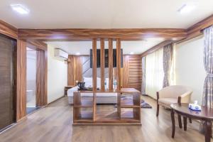 Hotel Classic Plaza, Simara