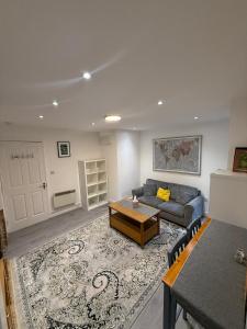 Ground-Floor Entire Apartment 1-Bedroom 1-Living Room & Private Garden