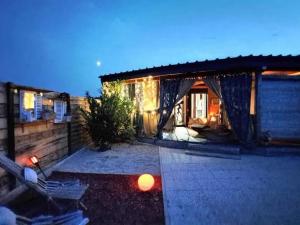 Mobile Home Cabana with HotTub&Sauna