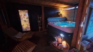 Mobile Home Cabana with HotTub&Sauna 