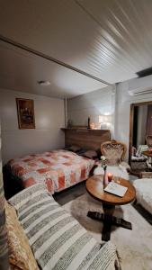 Mobile Home Cabana with HotTub&Sauna