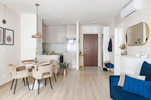 Parkwest Azure Residence - by City Park