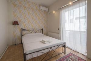 Modern Greek Escape close to Alimos Shore