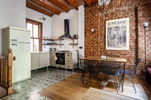 Chic 2BR Retreat House - Heart of Cihangir! #394