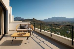 La Mairena Hills & Seaview