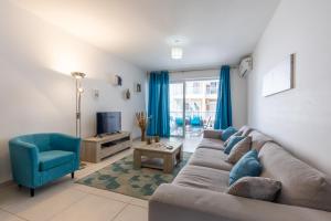 Modern 3BR w Terrace Near Beaches & Restaurants by QuickTrips