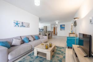 Modern 3BR w Terrace Near Beaches & Restaurants by QuickTrips