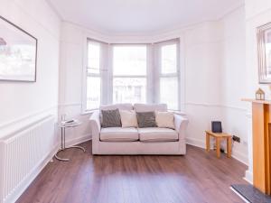 Pass the Keys Comfortable Flat with Patio Sleeps 4