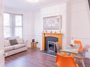 Pass the Keys Comfortable Flat with Patio Sleeps 4