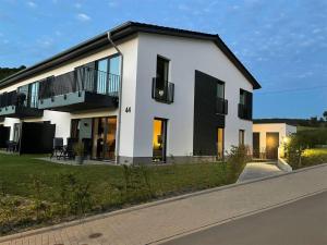 Vinkennest am Diemelsee - Sonnenweg 44 - Kinderfreundliche Ferienwohnung mit Sauna, Terrasse, Garten und Seeblick!