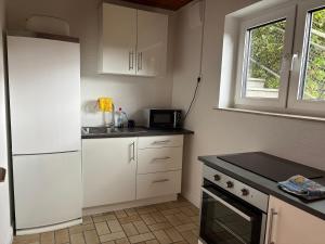 UPGRADE - frisch renoviert - Ferienwohnung Monteuerswohnung am Bauernhofweg in Lohmar nahe S-Bahnhof Messe Flughafen