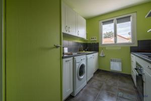 Appartements L'Air Marin - 300m de la plage - Parking : photos des chambres